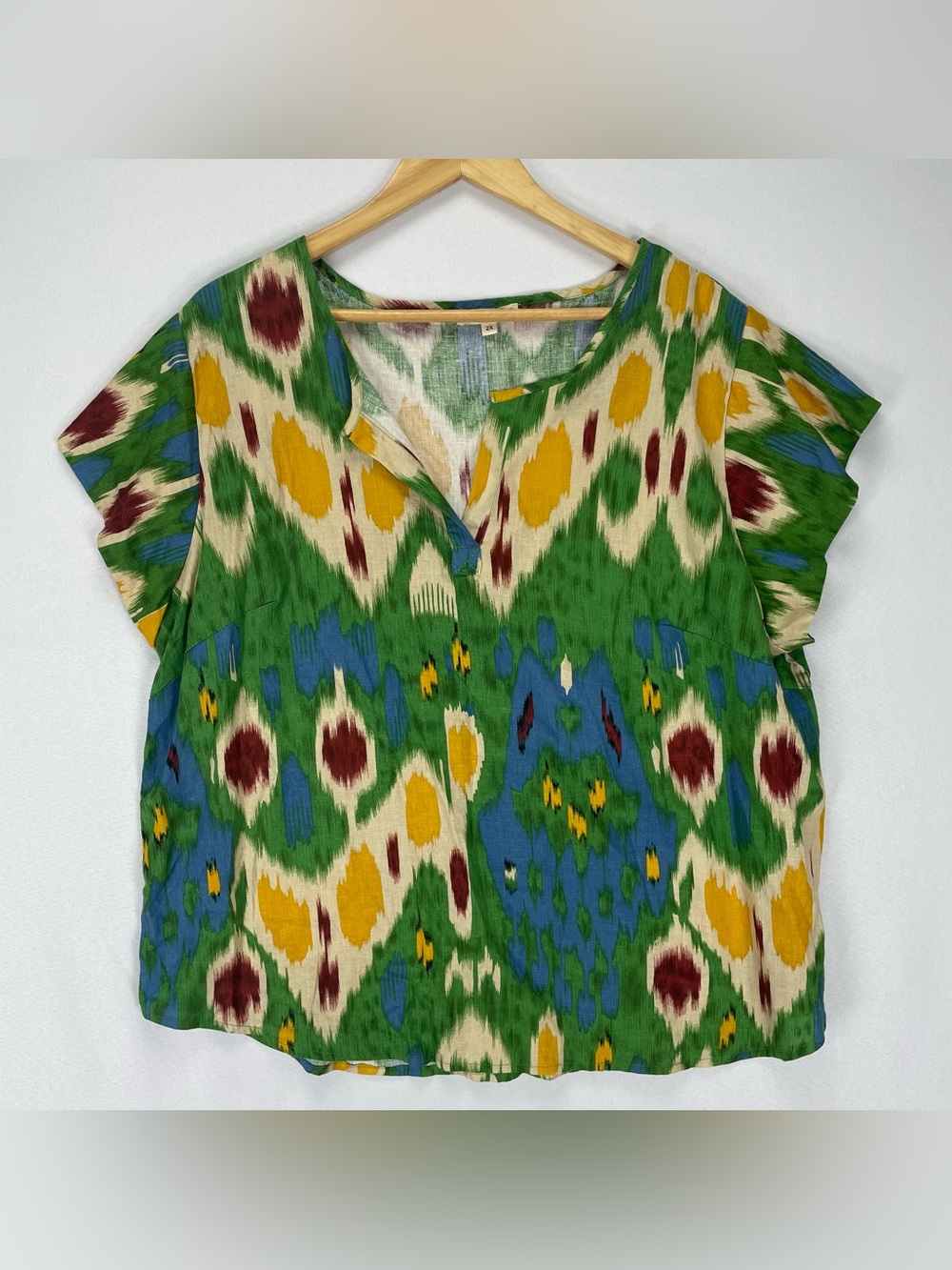 Christian Siriano Top Women’s 2X Linen Blend Short Sleeve Ikat Pattern V-Neck